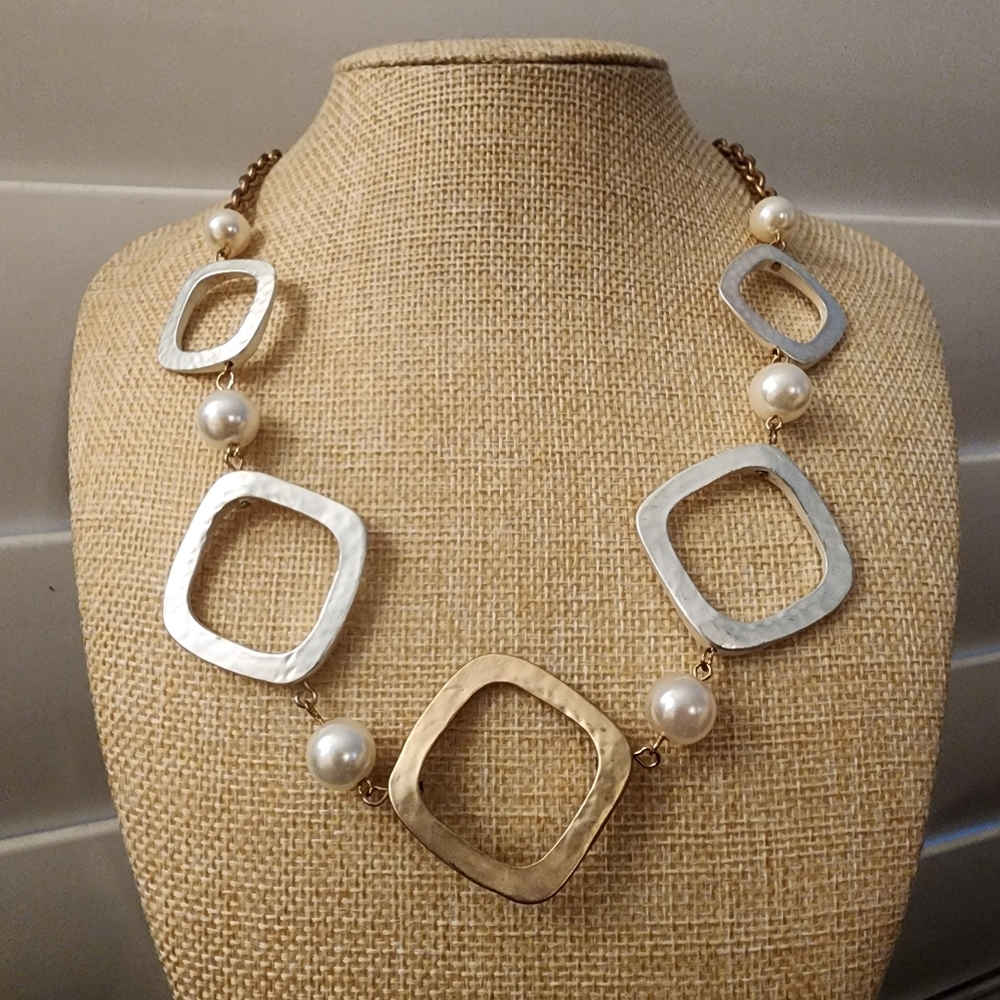 Modern Mixed-Metal Geometric Statement Necklace Hammered Square Links Faux Pearl